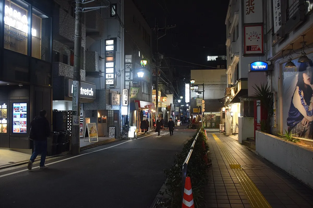 下北沢の街路