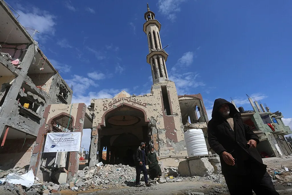 イスラエル軍の空爆で破壊されたラファの建物